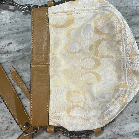 Coach Zoe Shoulder Bag - Cream/Tan Authentic - Picture 6 of 16